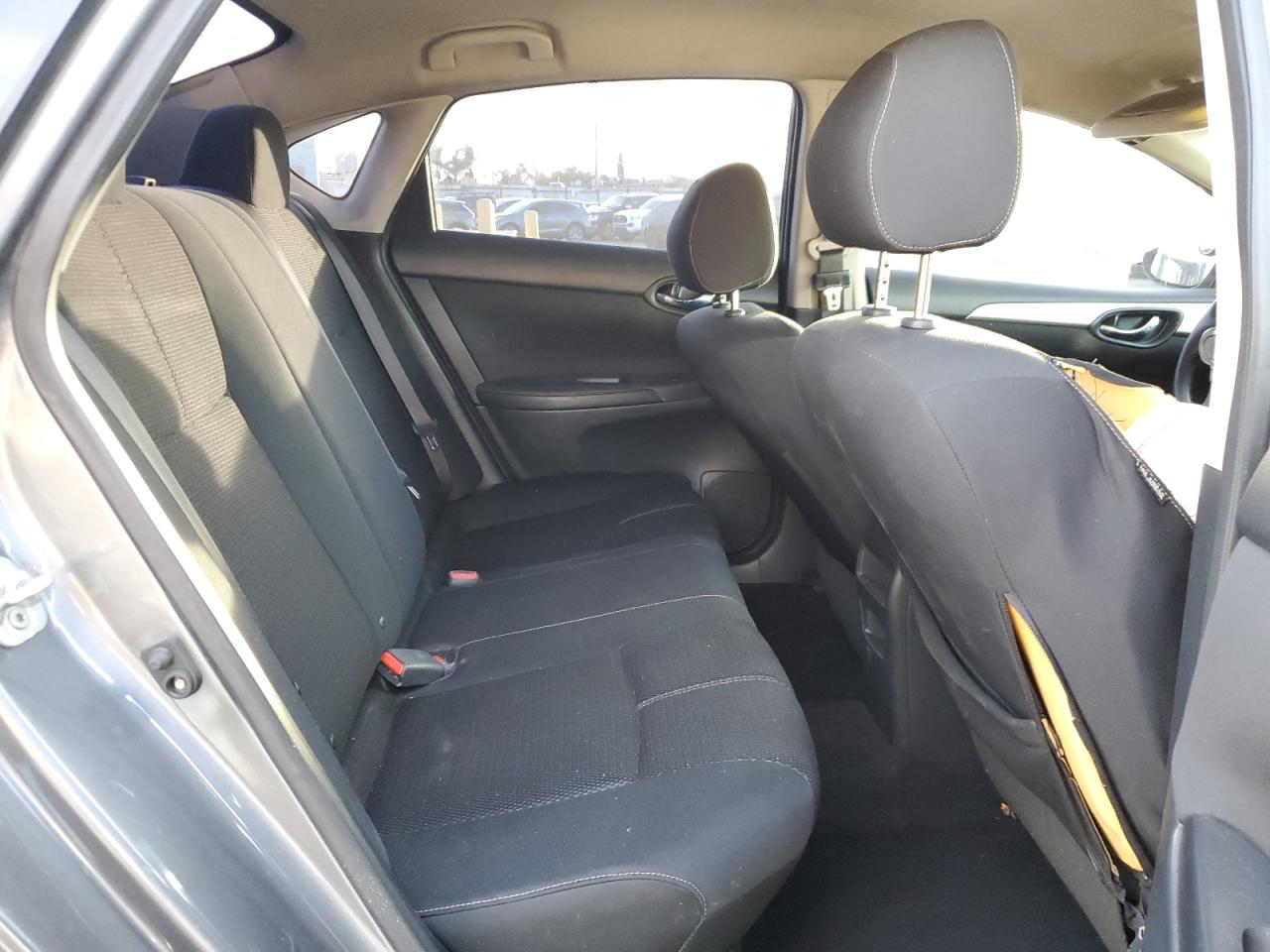 Nissan Sentra S Image 5