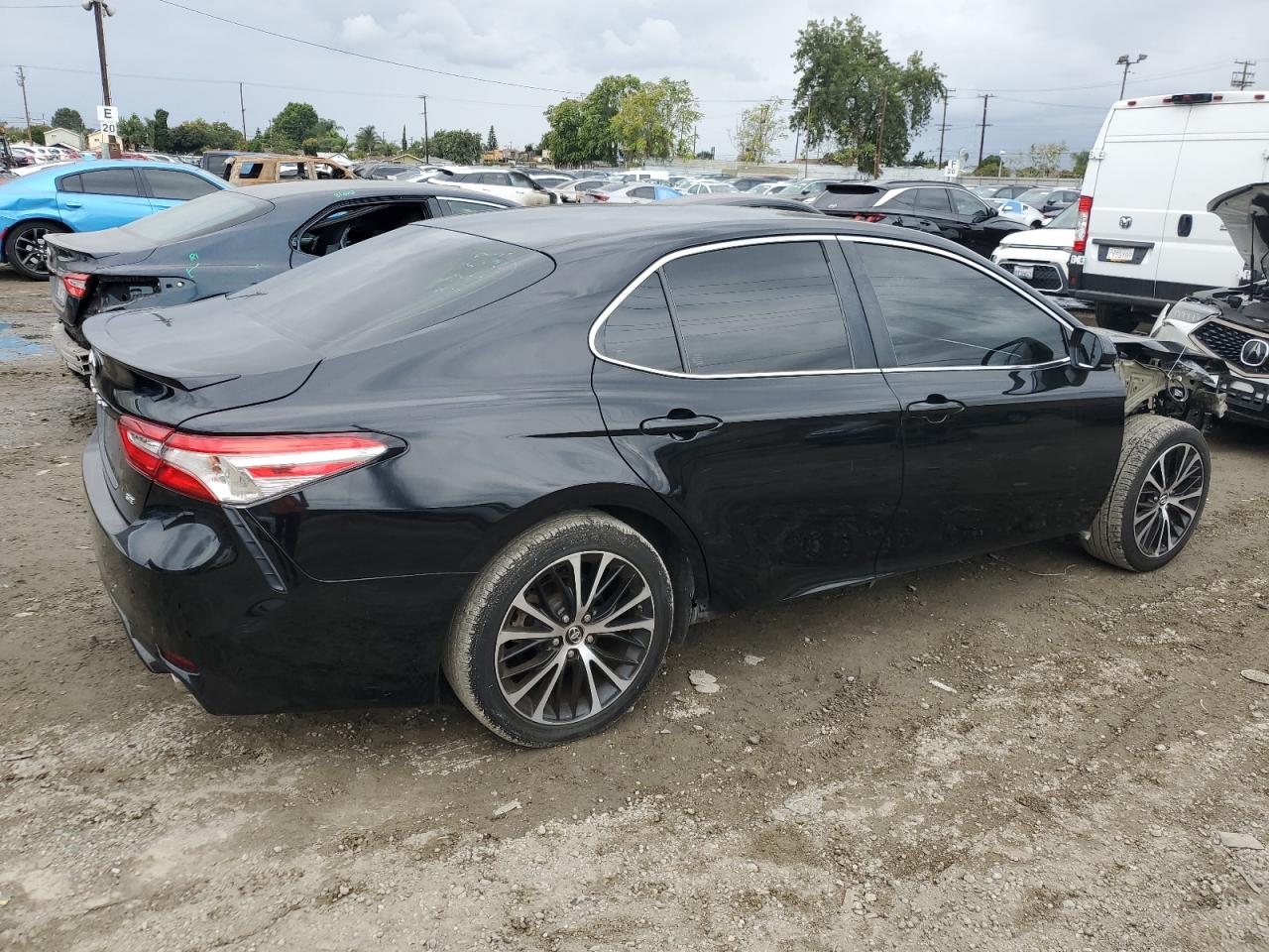 Toyota Camry L Image 8