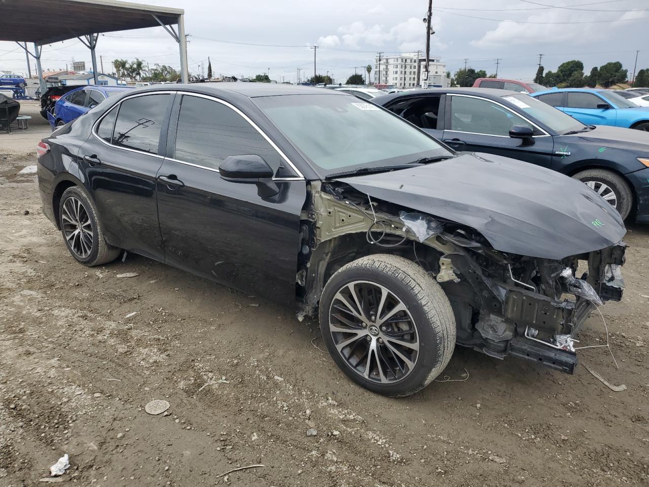 Toyota Camry L Image 3