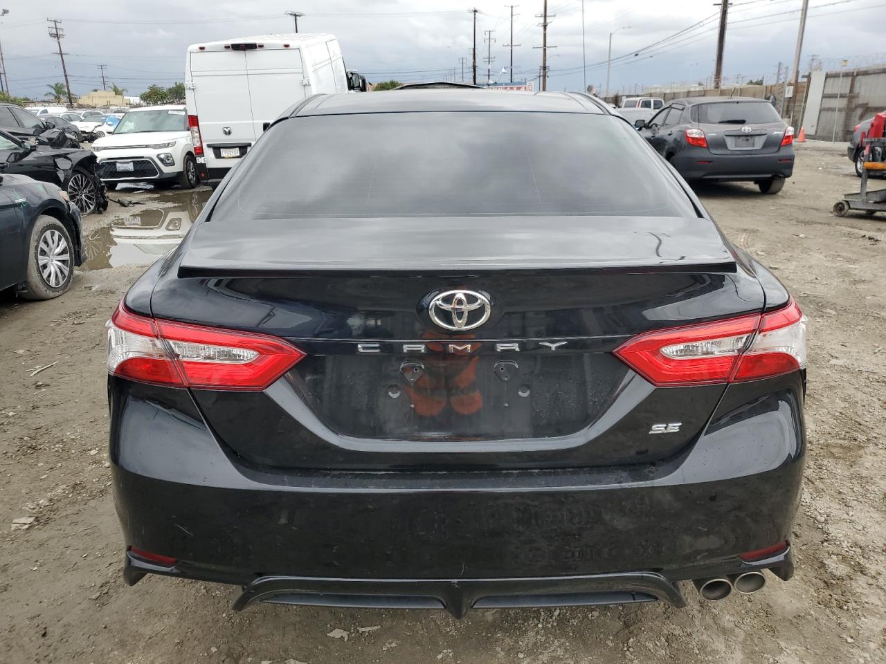 Toyota Camry L Image 2