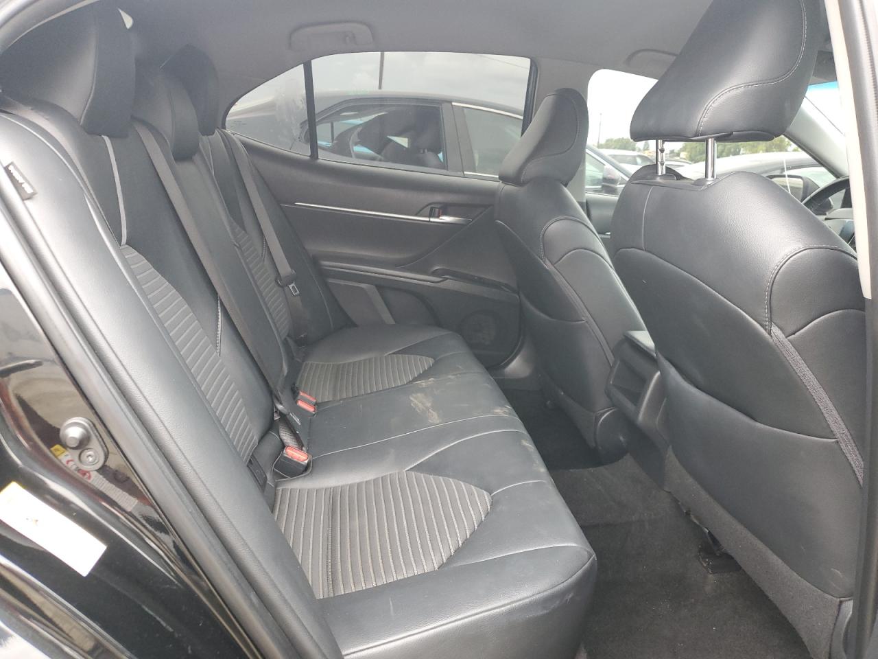 Toyota Camry L Image 9