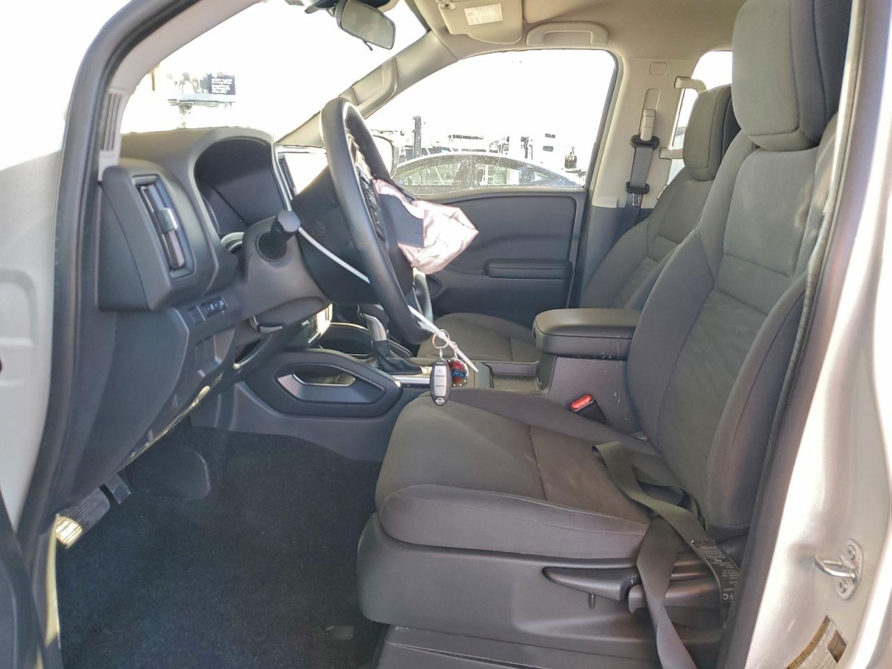 Nissan Frontier S Image 4