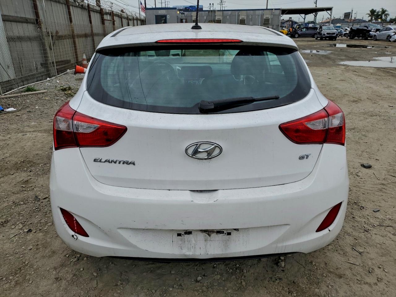 Hyundai ELANTRA Image 8