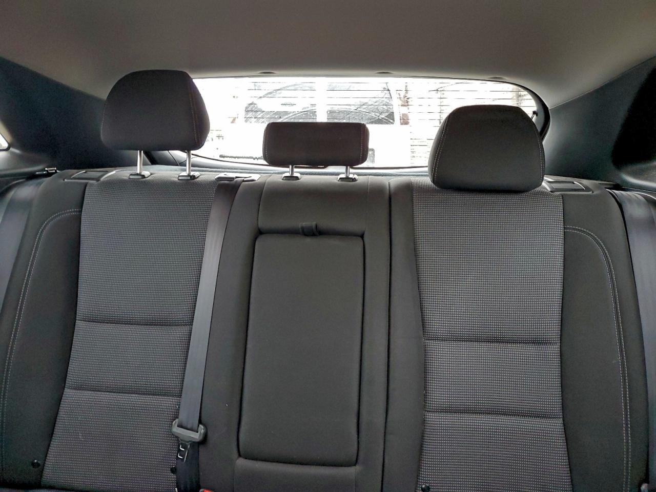 Hyundai ELANTRA Image 12