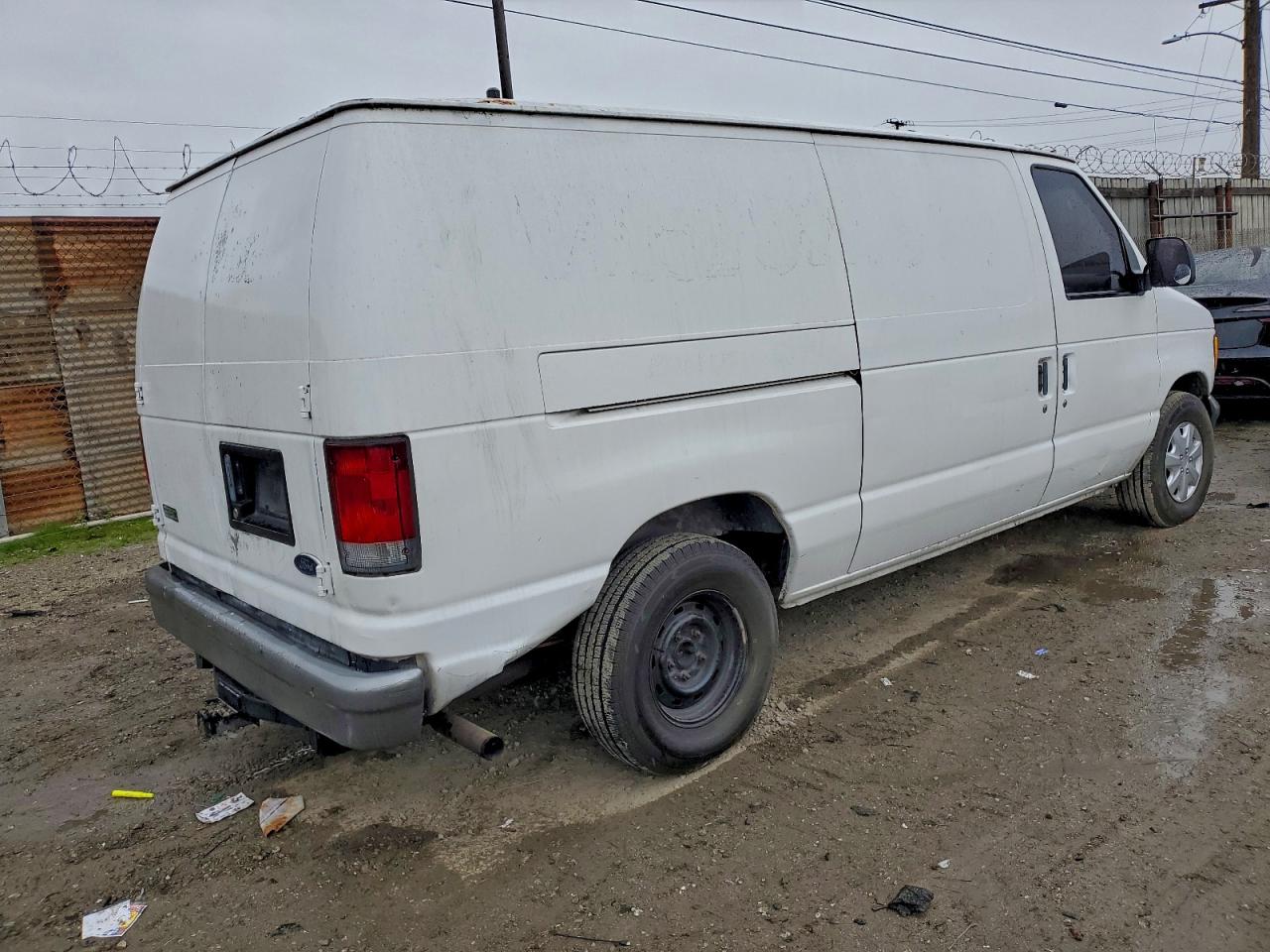 Ford Econoline E150 Van Image 10