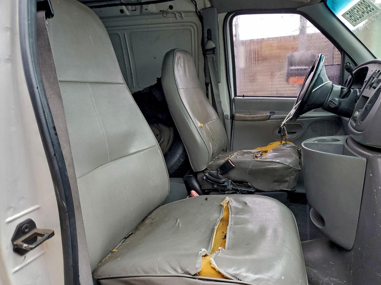 Ford Econoline E150 Van Image 7