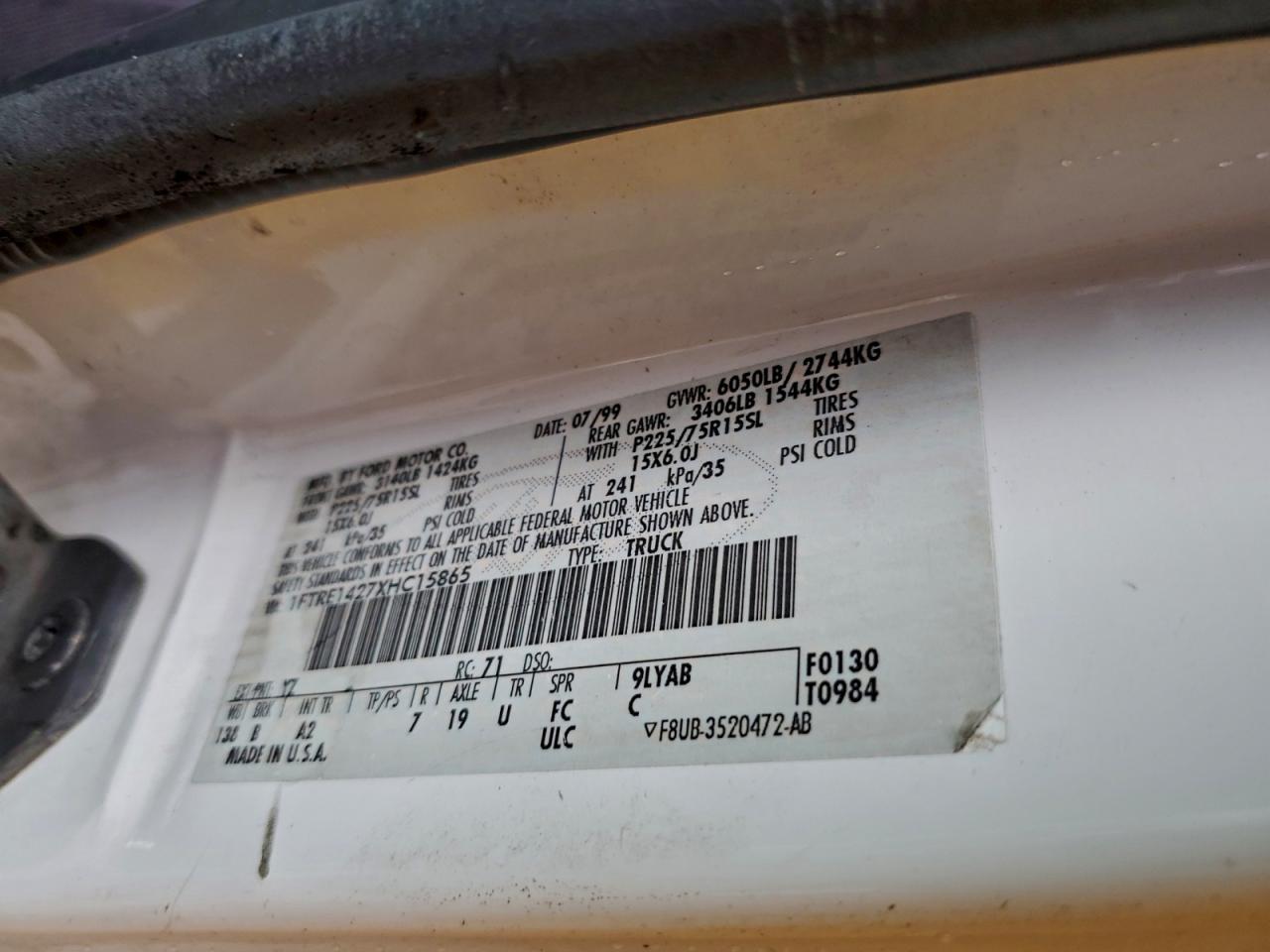 Ford Econoline E150 Van Image 12