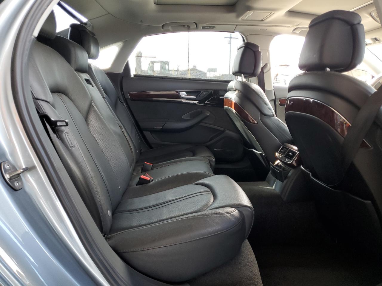 Audi A8 L Quattro Image 9