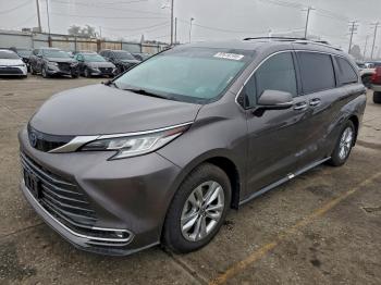  Salvage Toyota Sienna