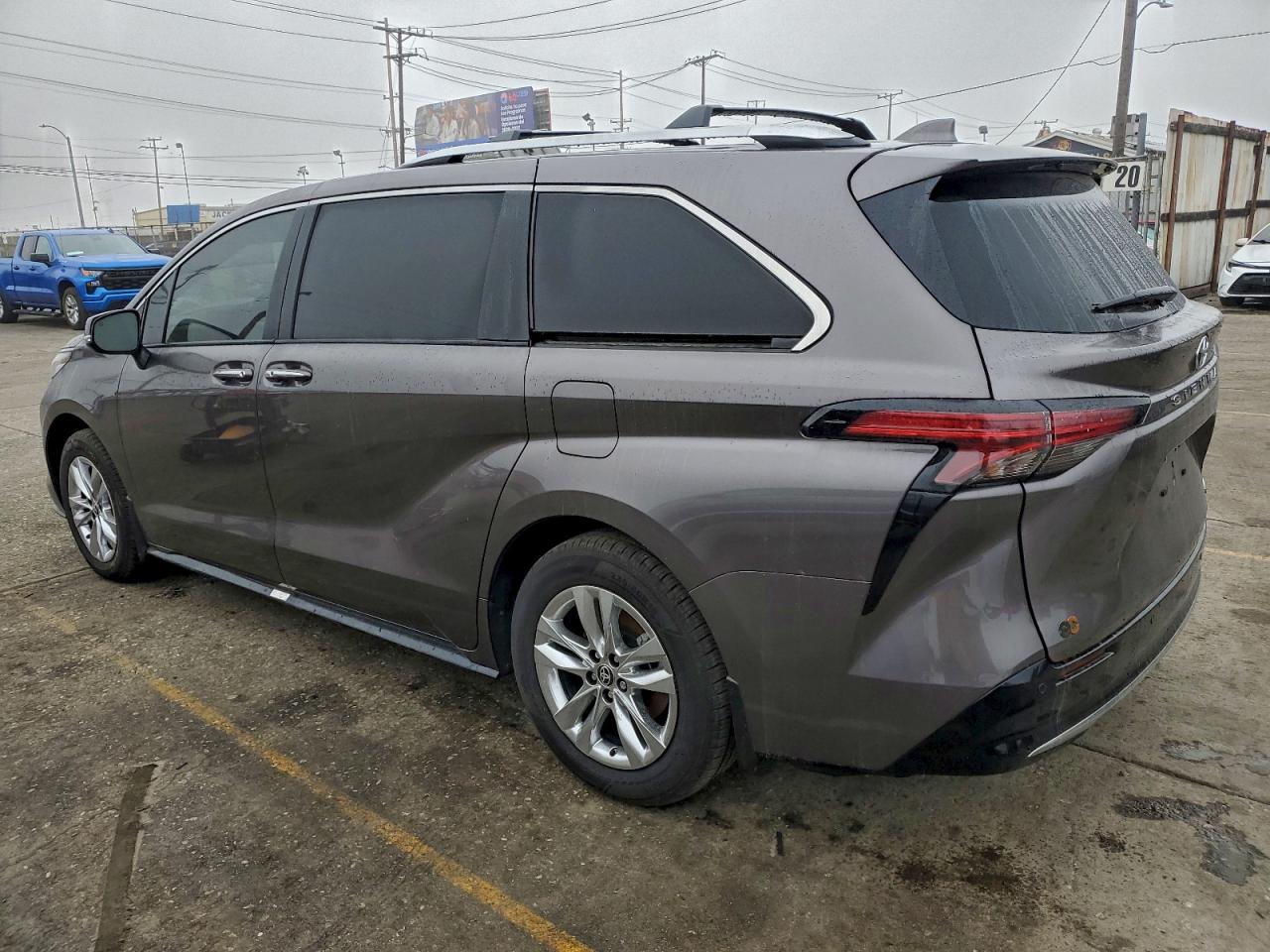 Toyota Sienna Limited Image 3
