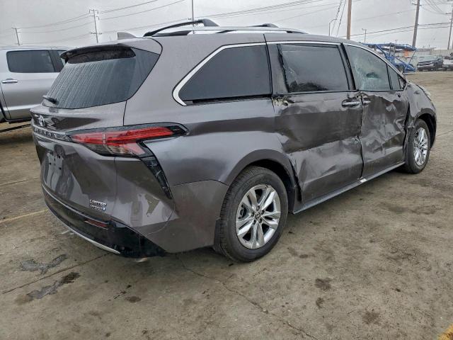 Toyota Sienna Limited Image 9