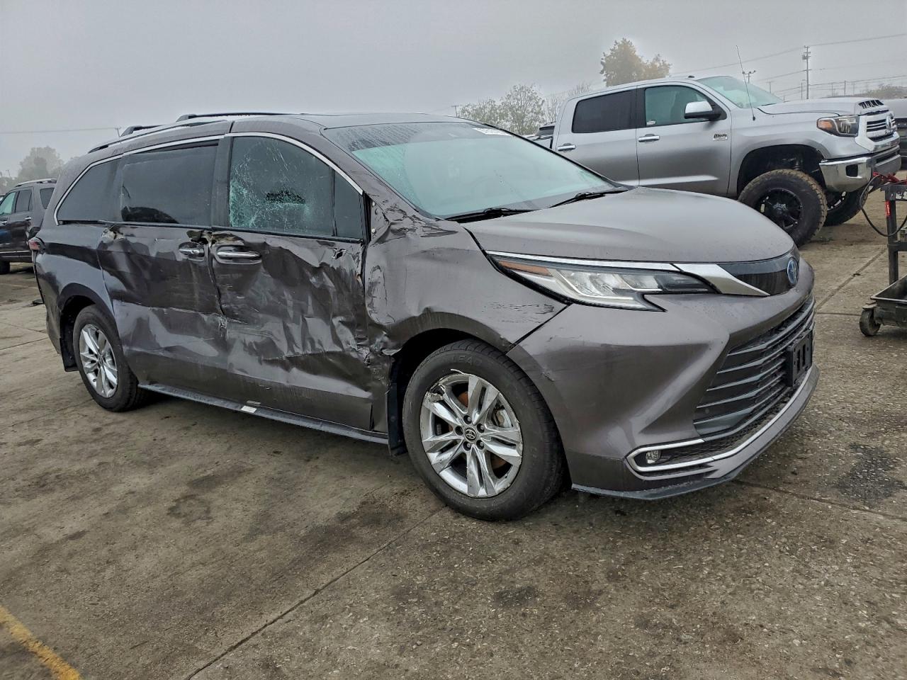 Toyota Sienna Limited Image 5
