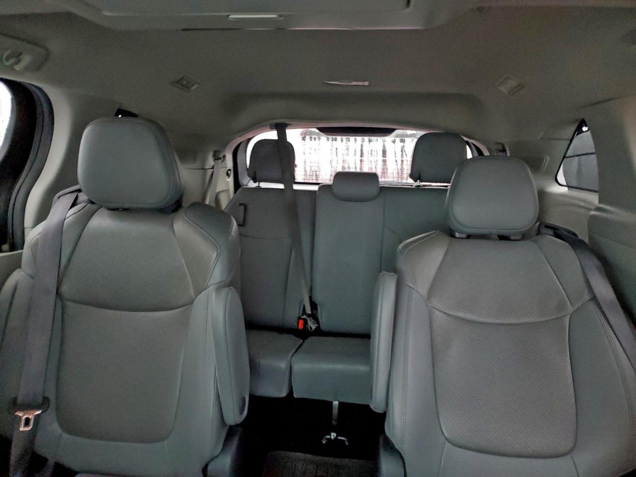 Toyota Sienna Limited Image 7