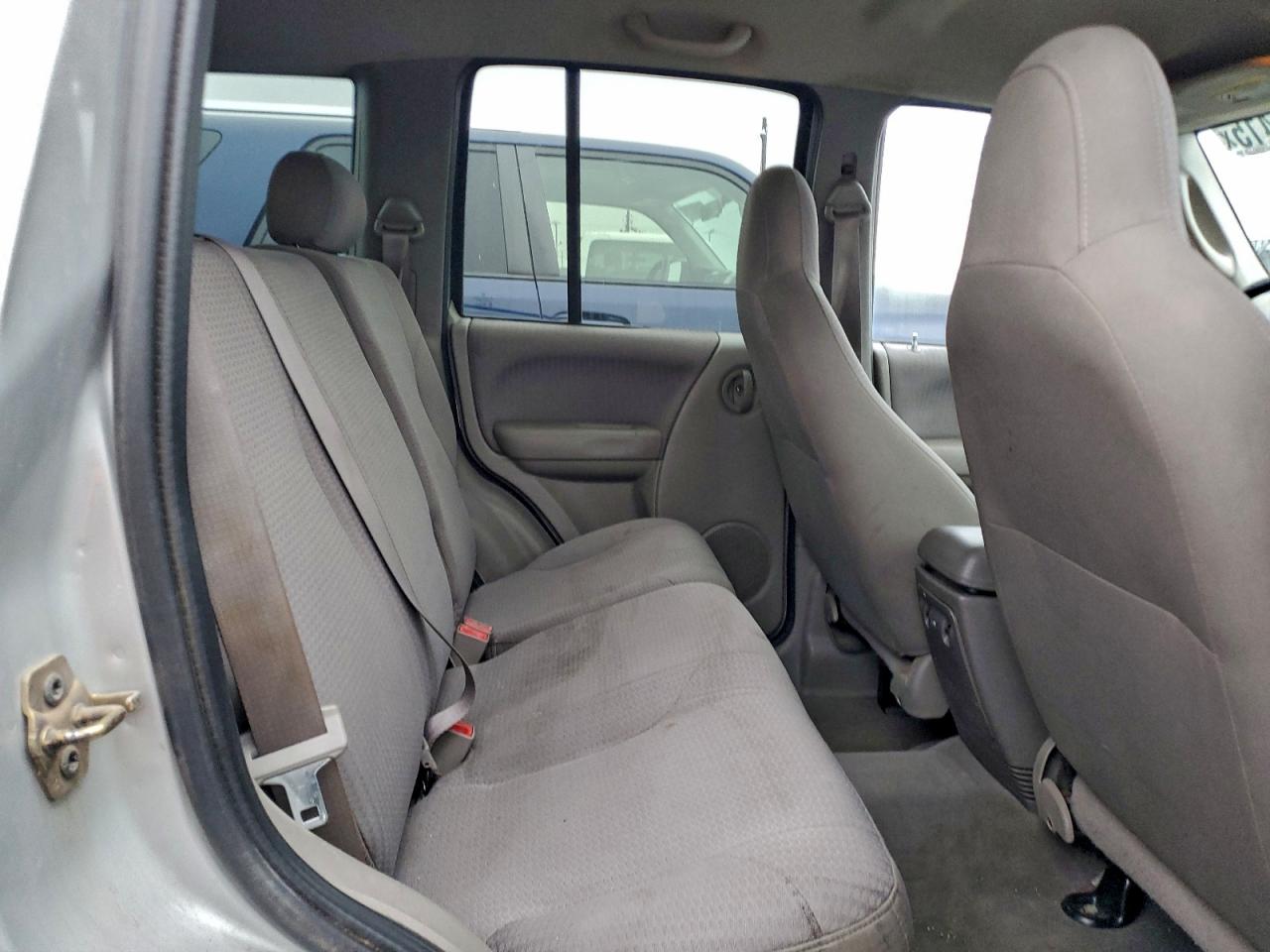 Jeep Liberty Sport Image 11