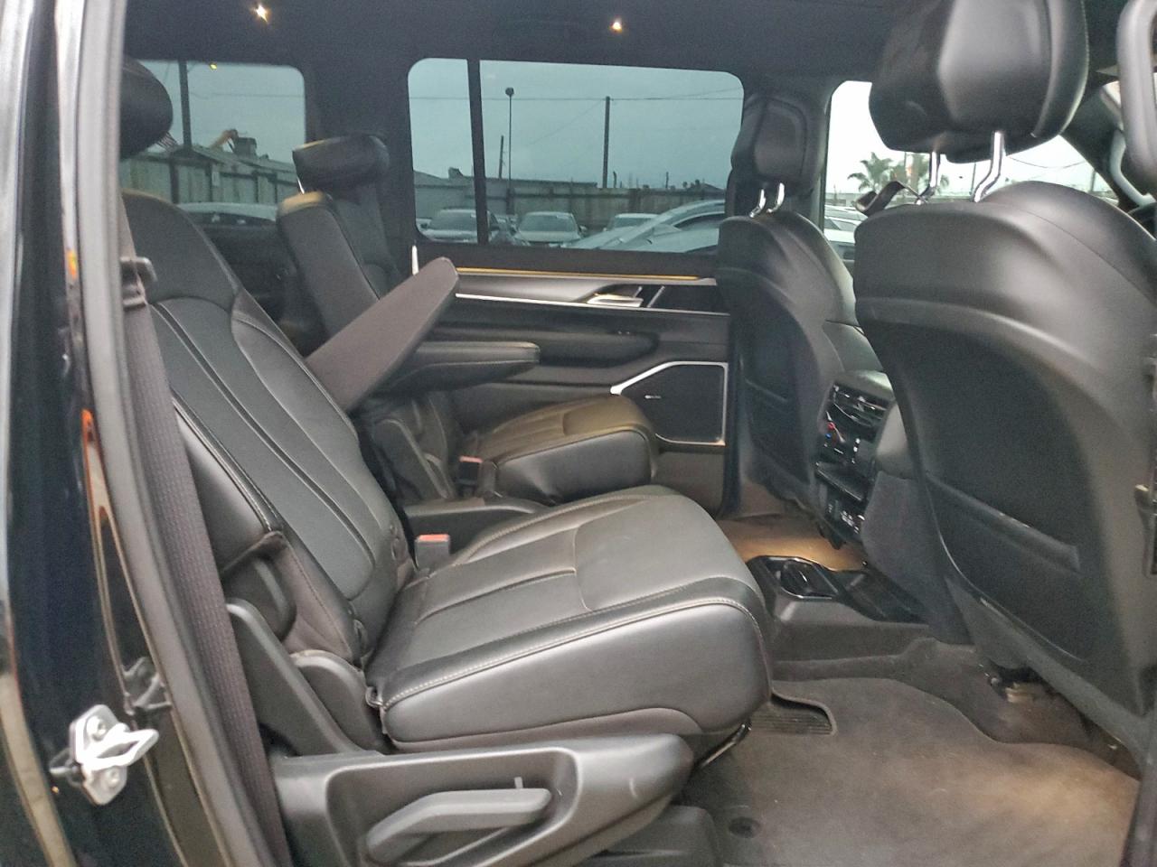 Jeep Wagoneer L Series Ii Image 8