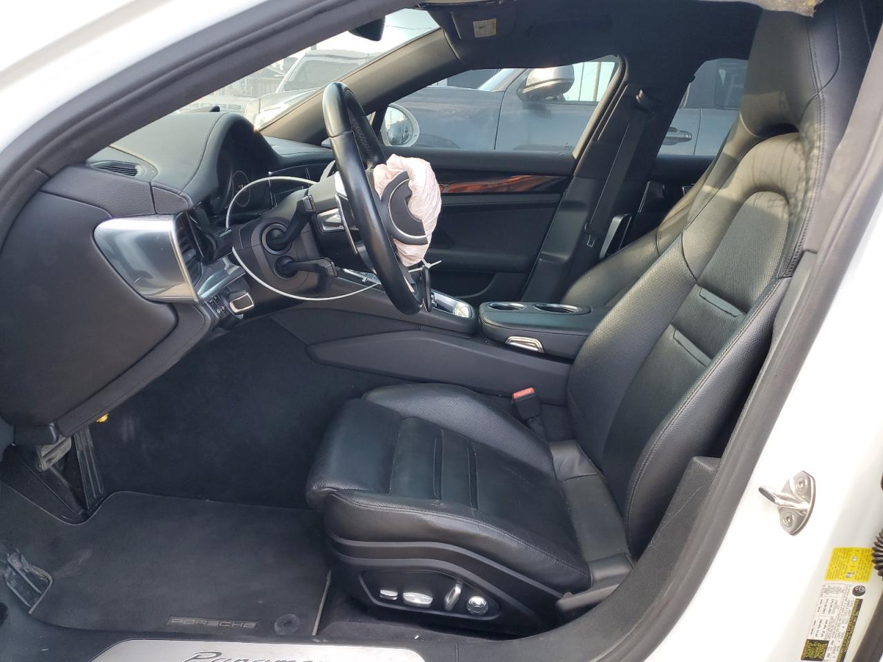 Porsche Panamera 2 Image 6