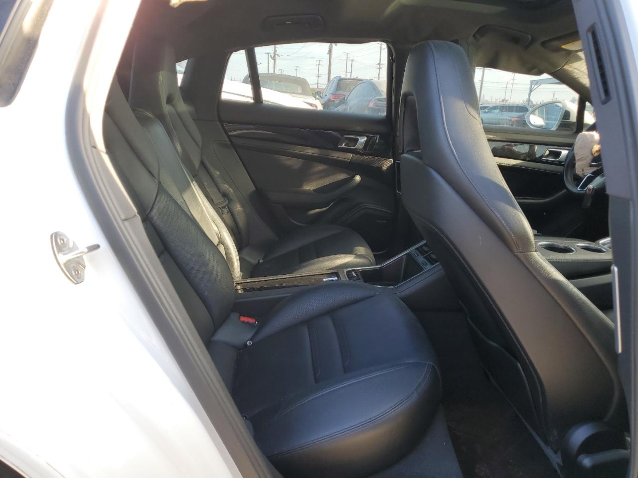 Porsche Panamera 2 Image 2