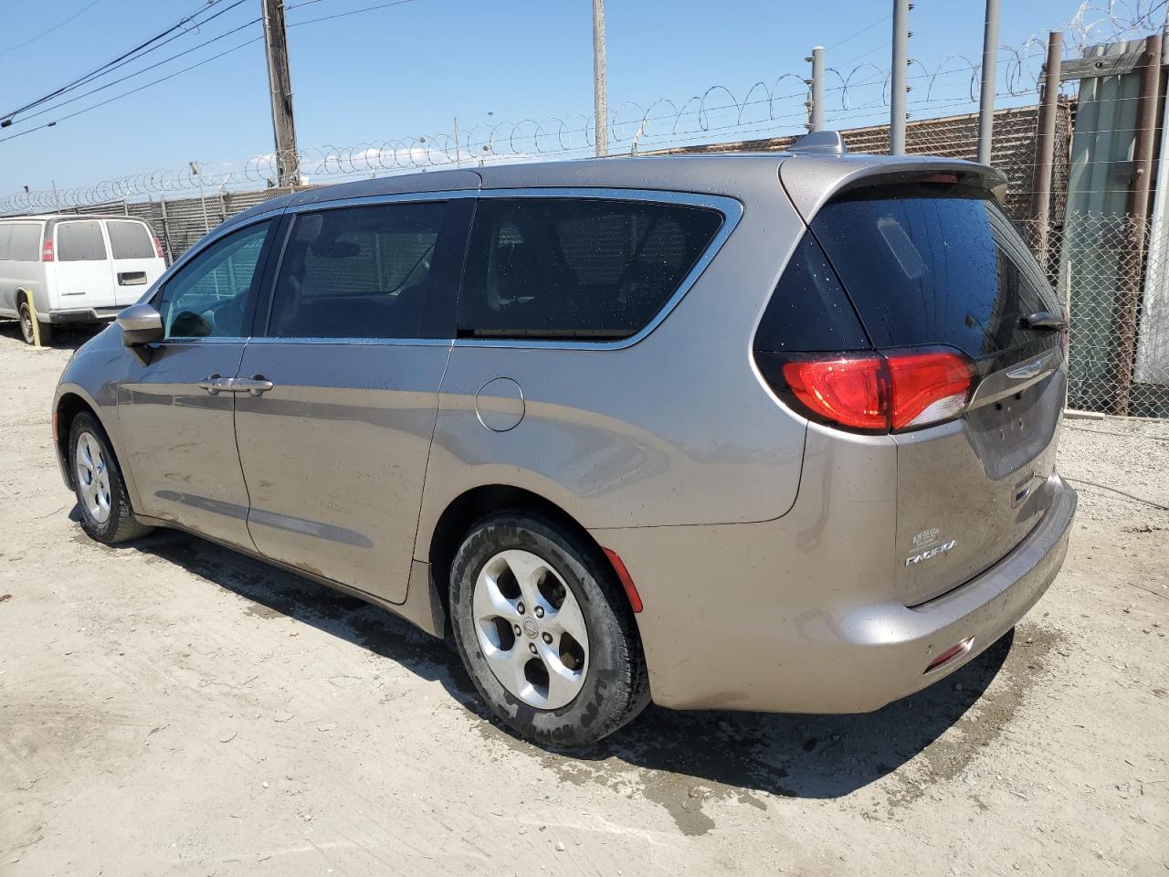 Chrysler Pacifica Lx Image 3