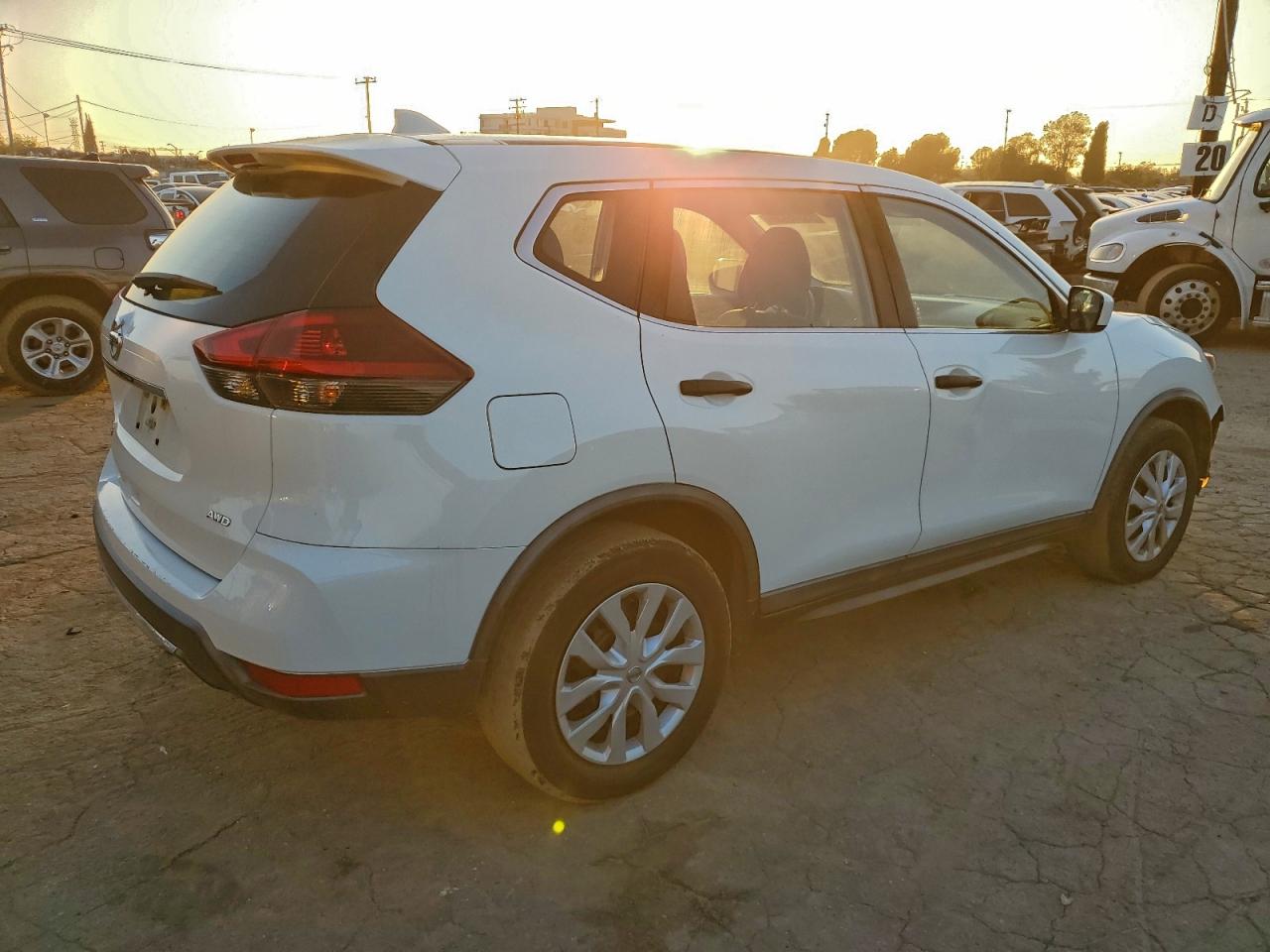 Nissan Rogue S Image 2