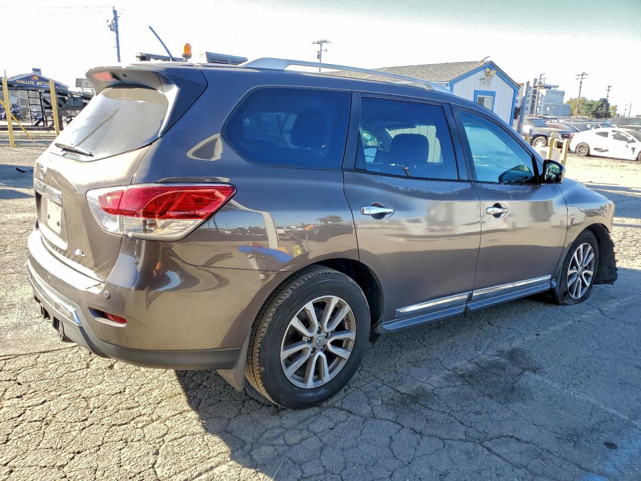 Nissan Pathfinder S Image 2