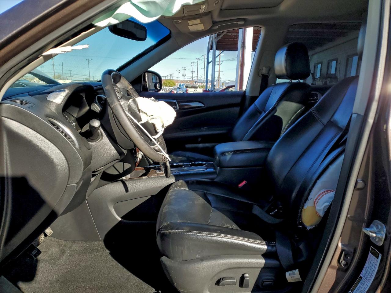 Nissan Pathfinder S Image 3