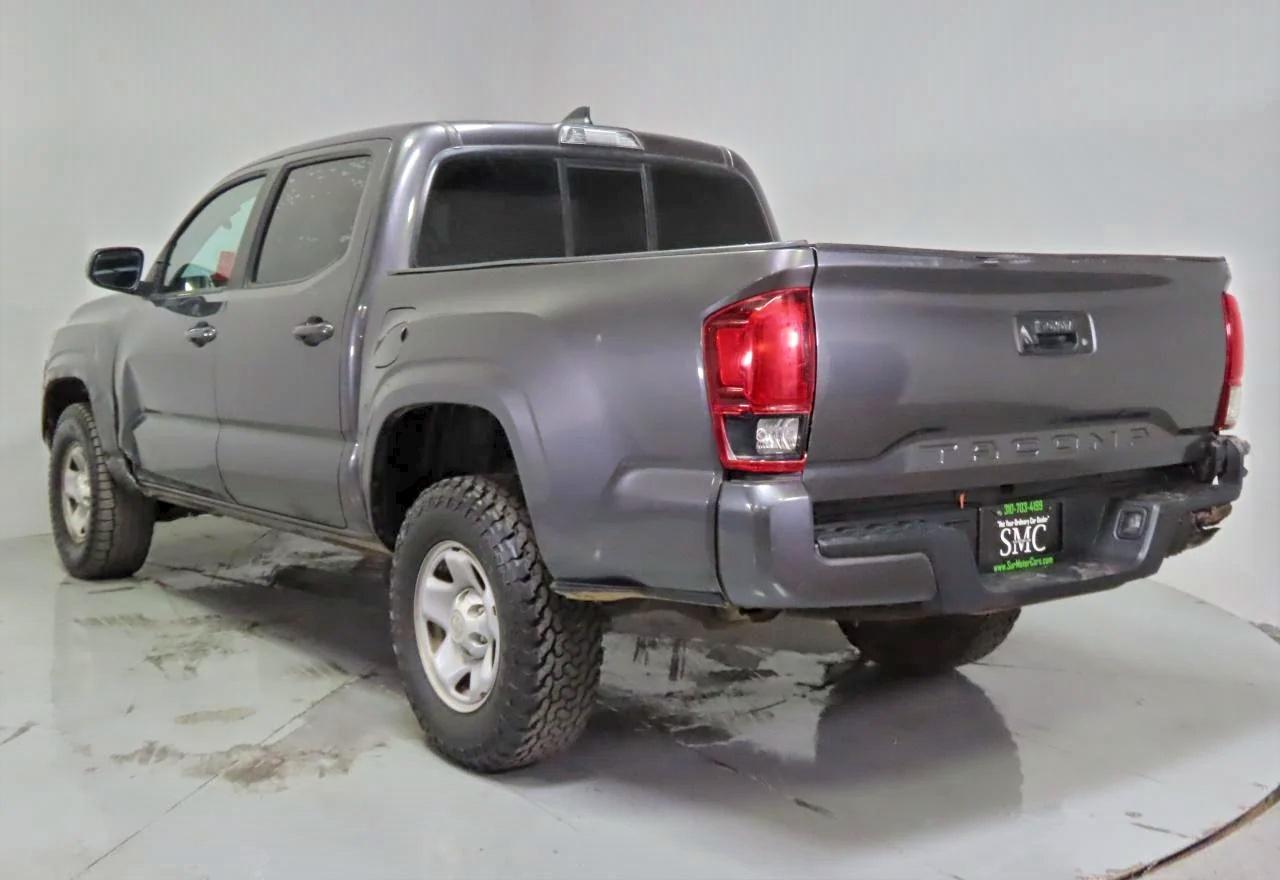 Toyota Tacoma Double Cab Image 10