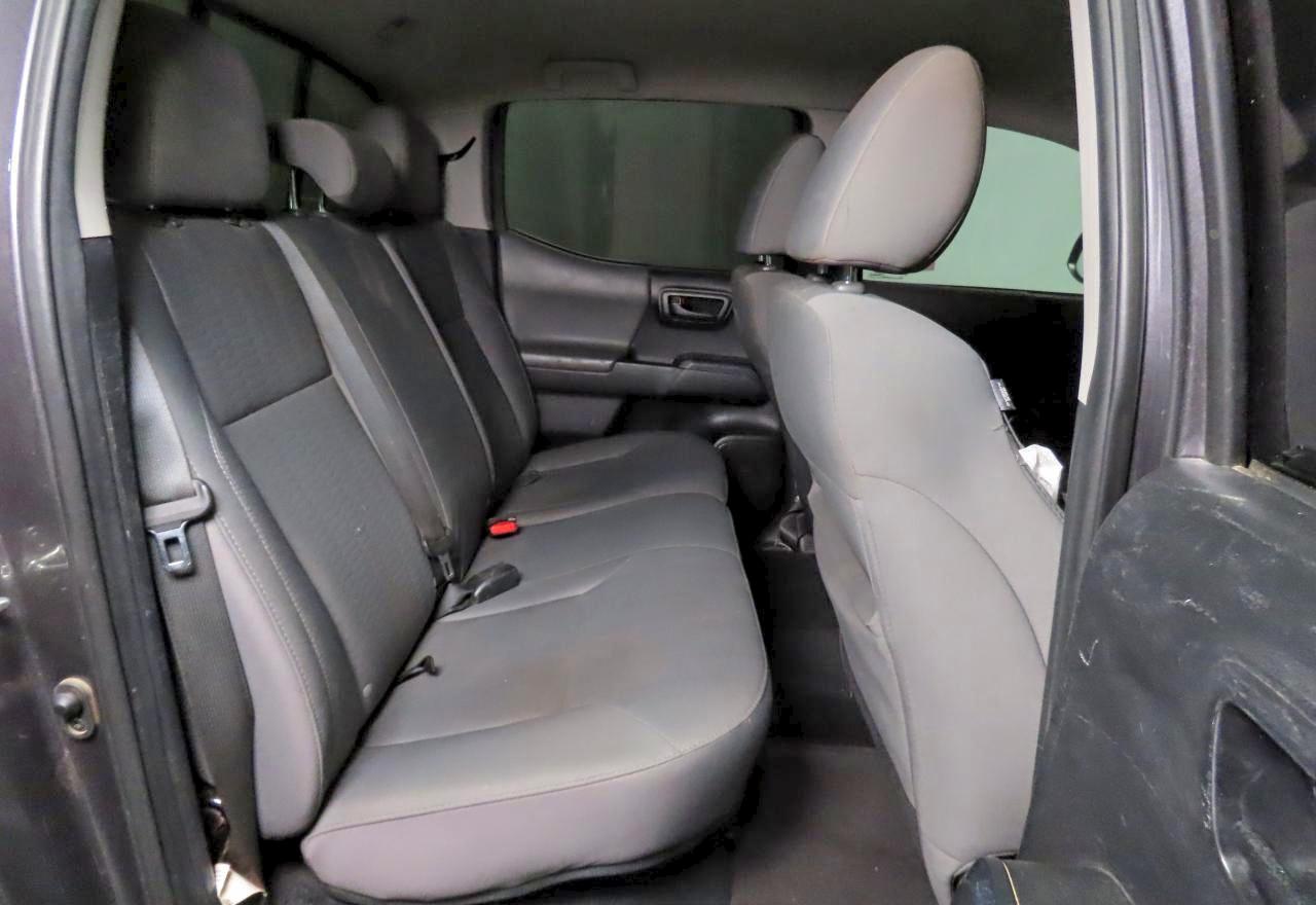 Toyota Tacoma Double Cab Image 3