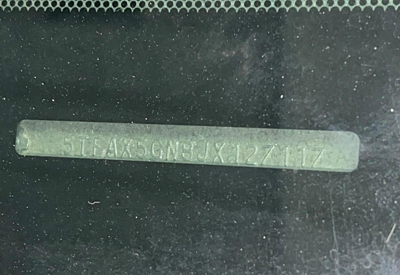 Toyota Tacoma Double Cab Image 8