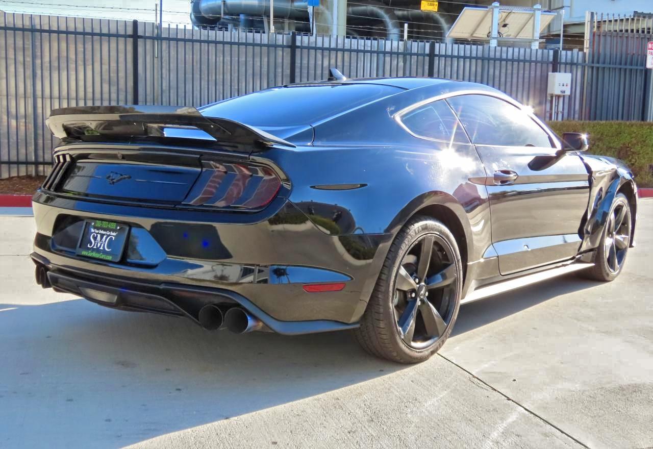 Ford Mustang Image 4