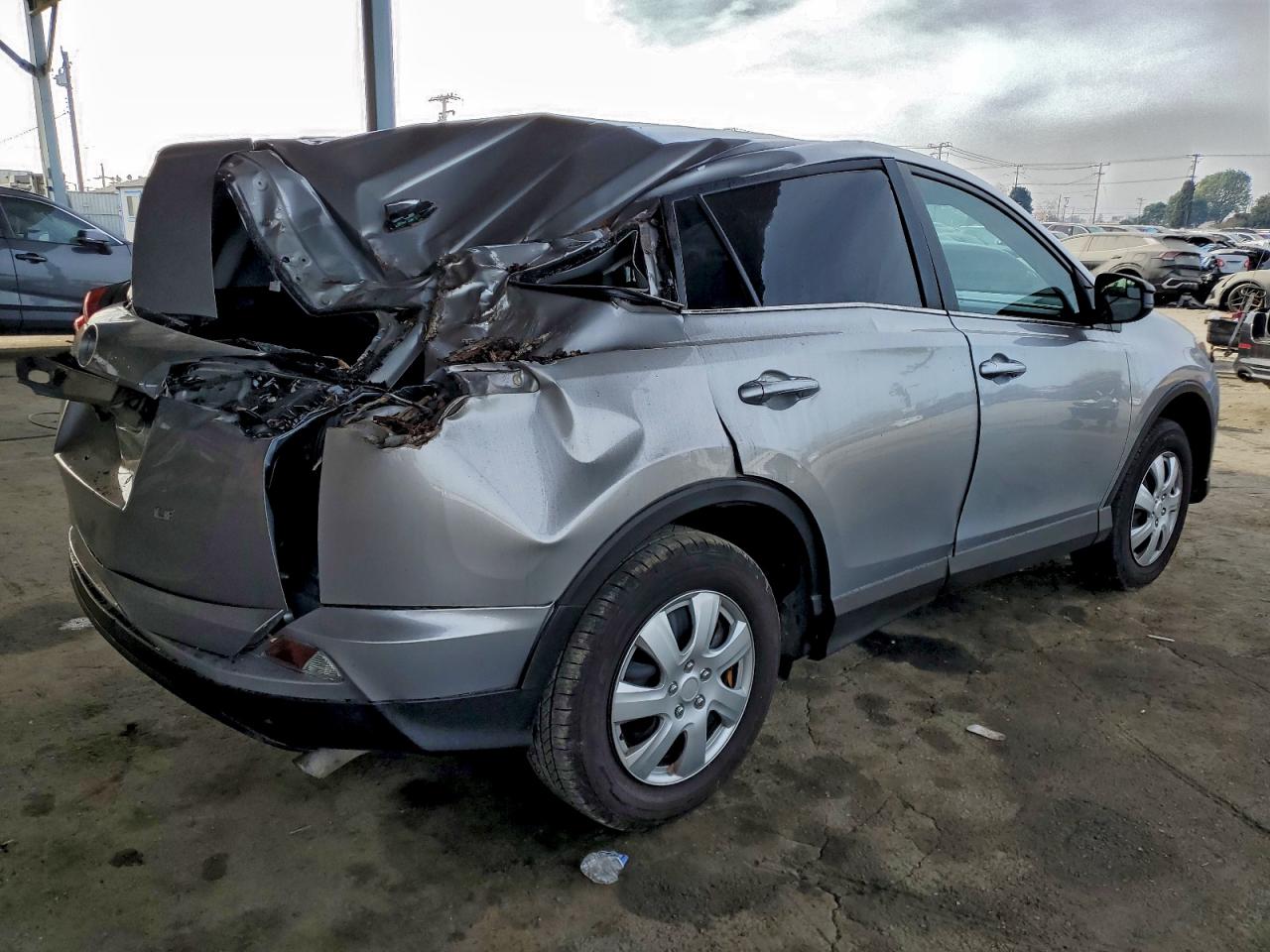 Toyota RAV4 Le Image 6