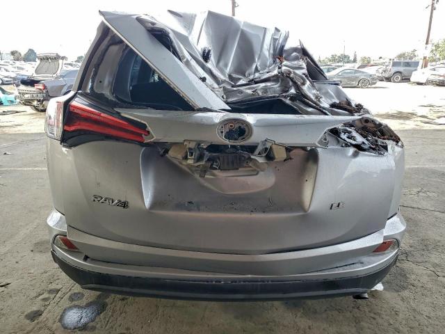 Toyota RAV4 Le Image 8