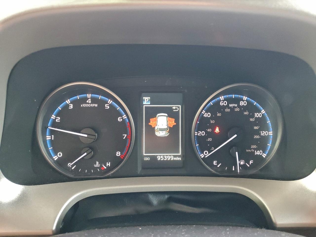 Toyota RAV4 Le Image 4