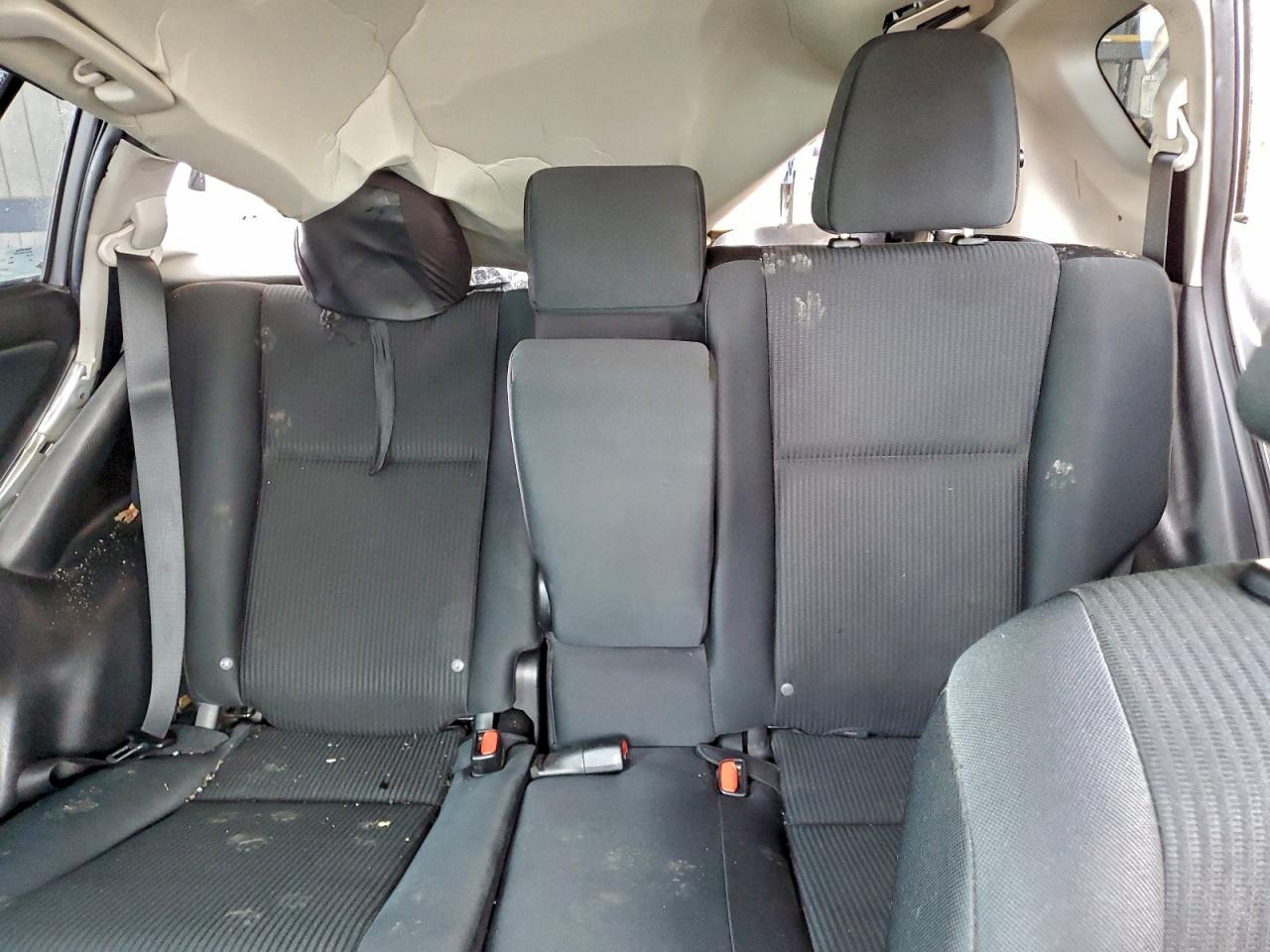 Toyota RAV4 Le Image 13