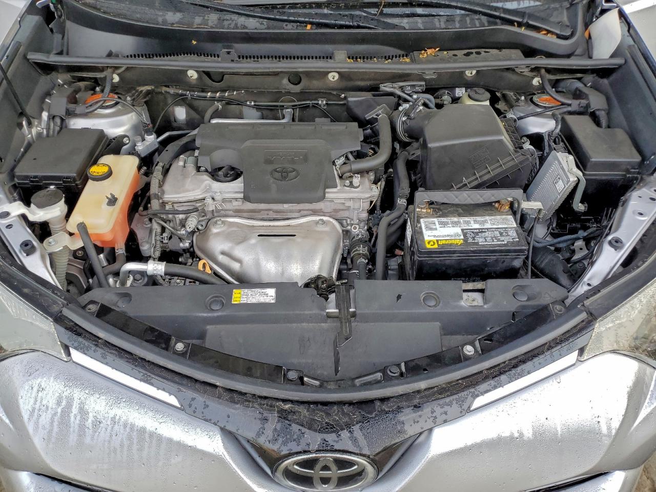 Toyota RAV4 Le Image 11