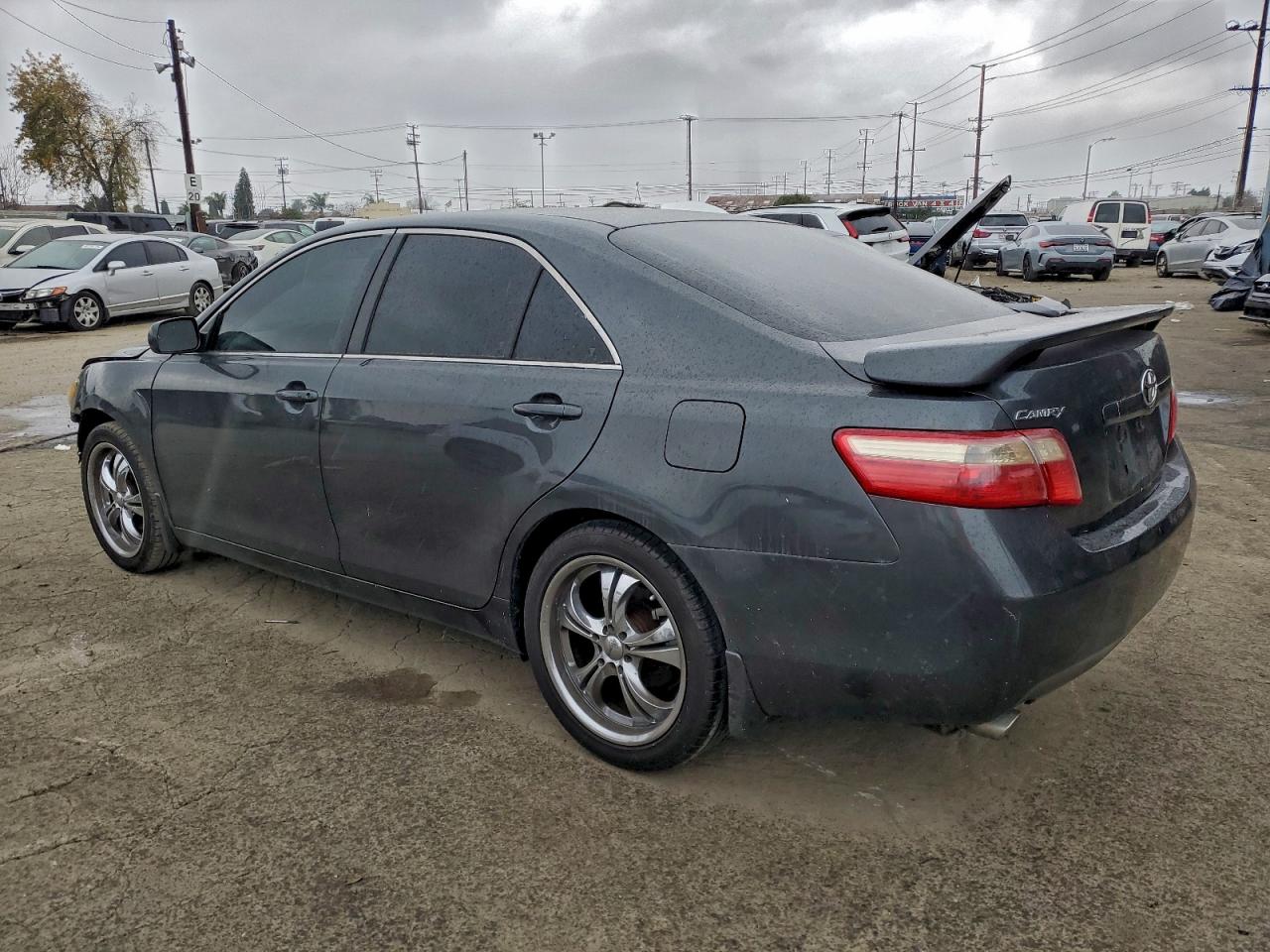 Toyota Camry Le Image 2