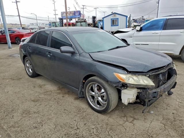 Toyota Camry Le Image 5