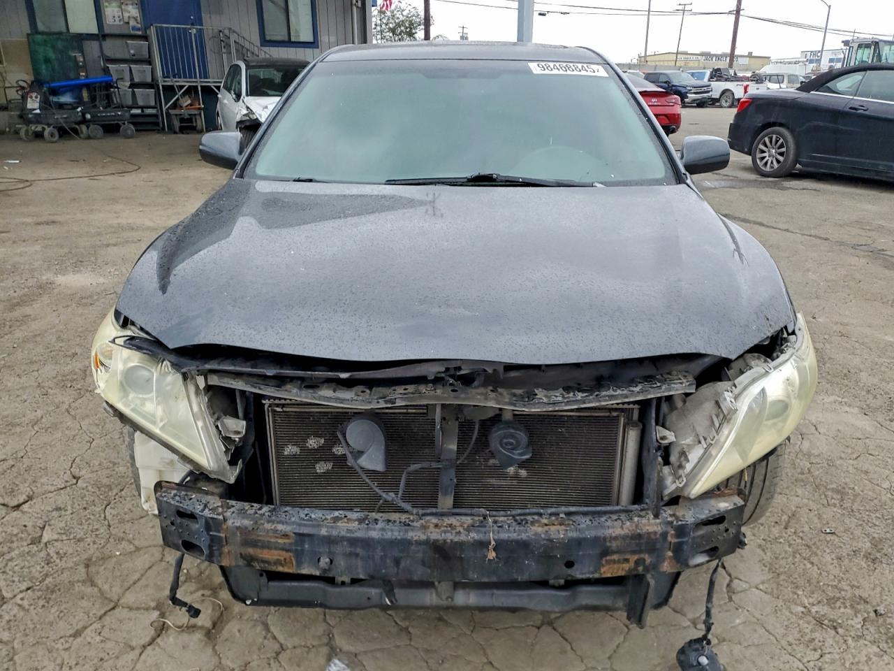 Toyota Camry Le Image 4