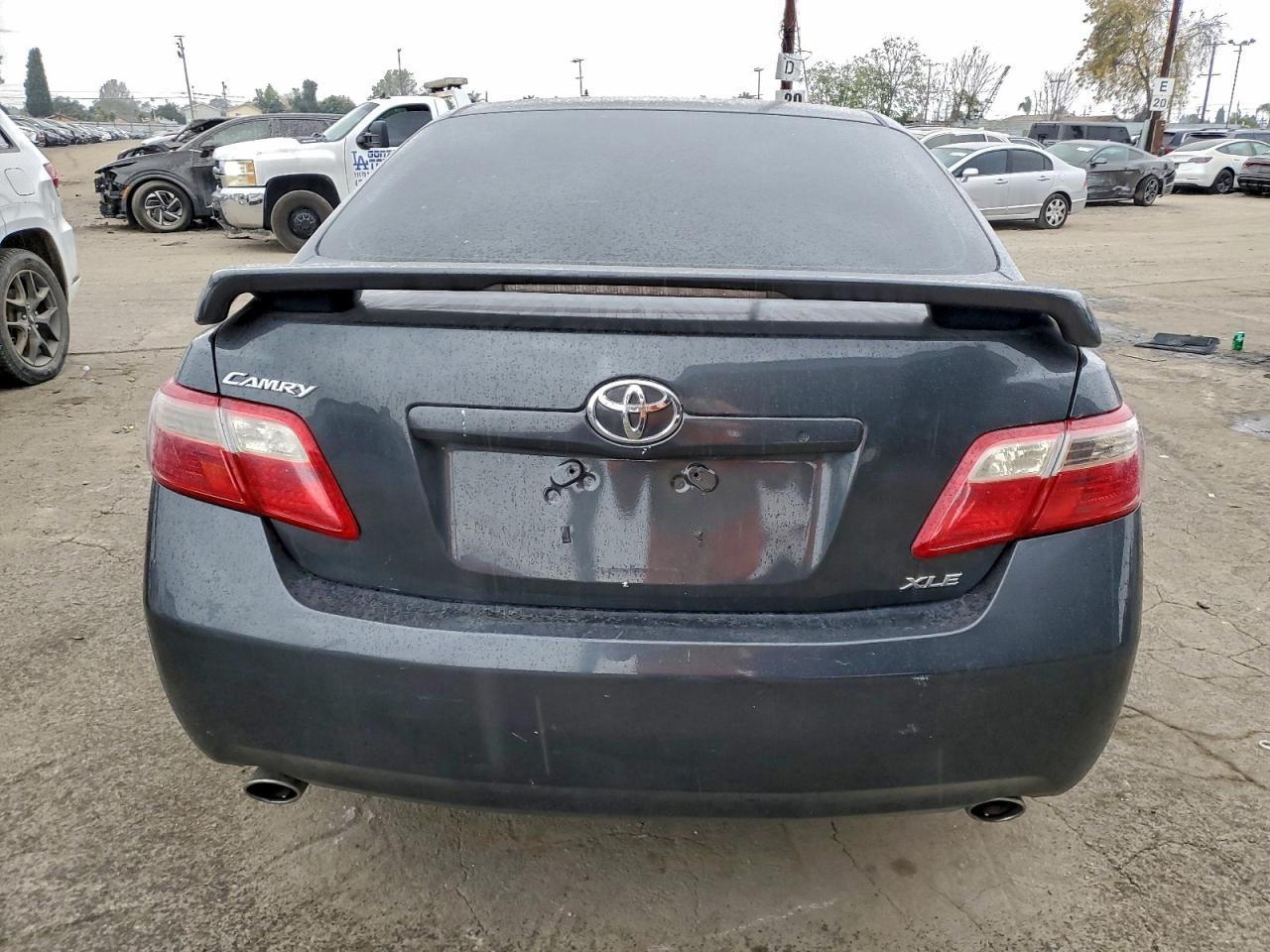 Toyota Camry Le Image 9