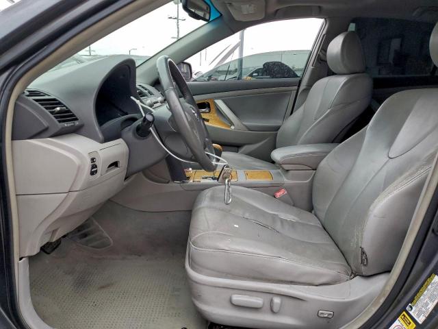 Toyota Camry Le Image 6