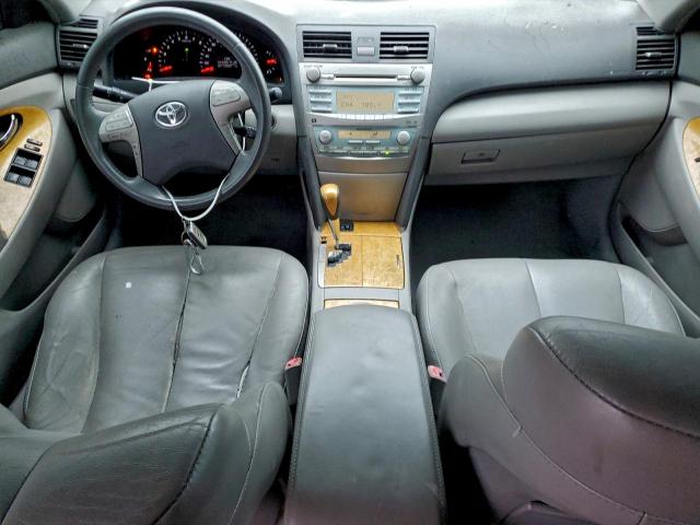 Toyota Camry Le Image 12