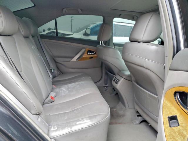 Toyota Camry Le Image 7