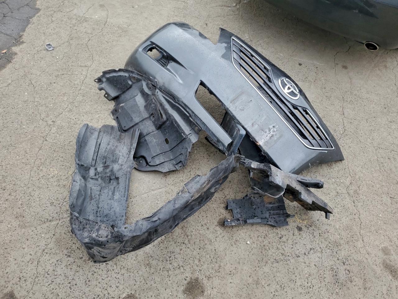 Toyota Camry Le Image 10