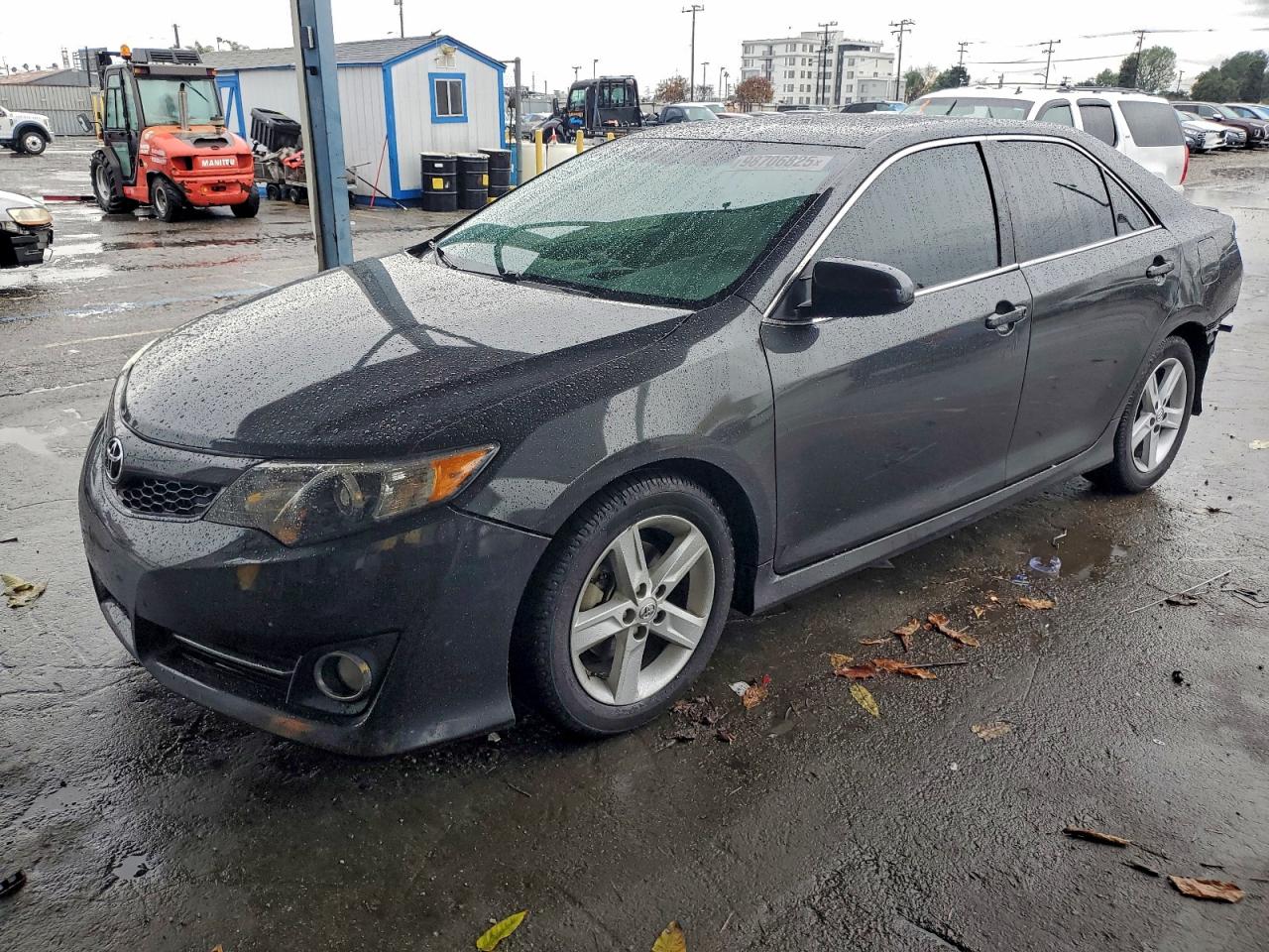 Toyota Camry L Image 1