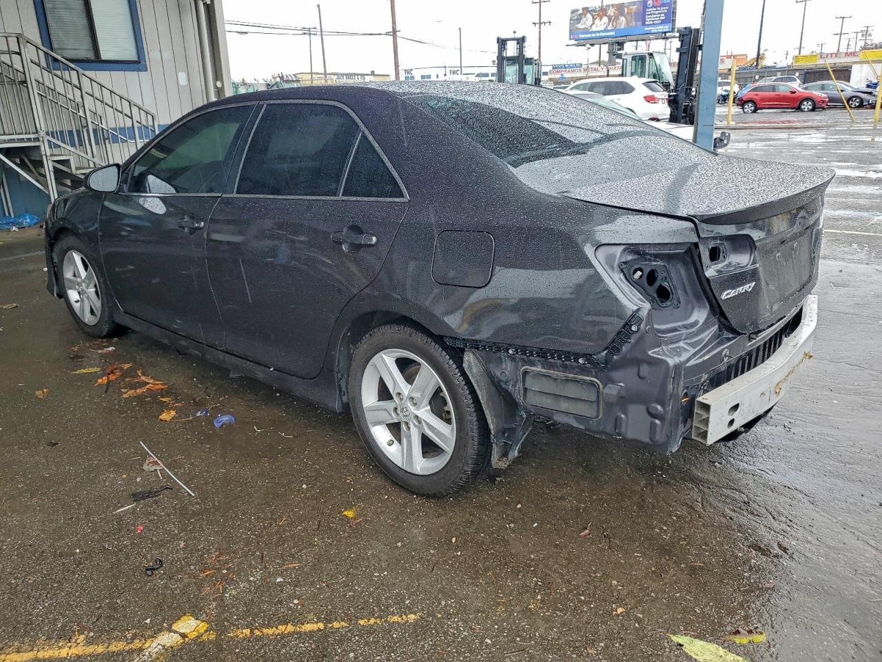 Toyota Camry L Image 4