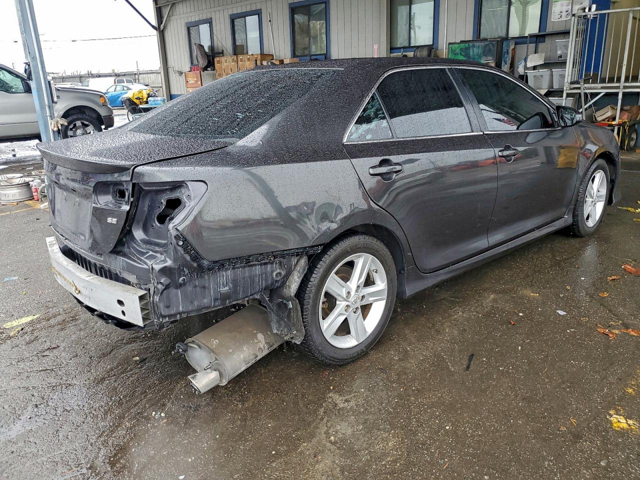 Toyota Camry L Image 2