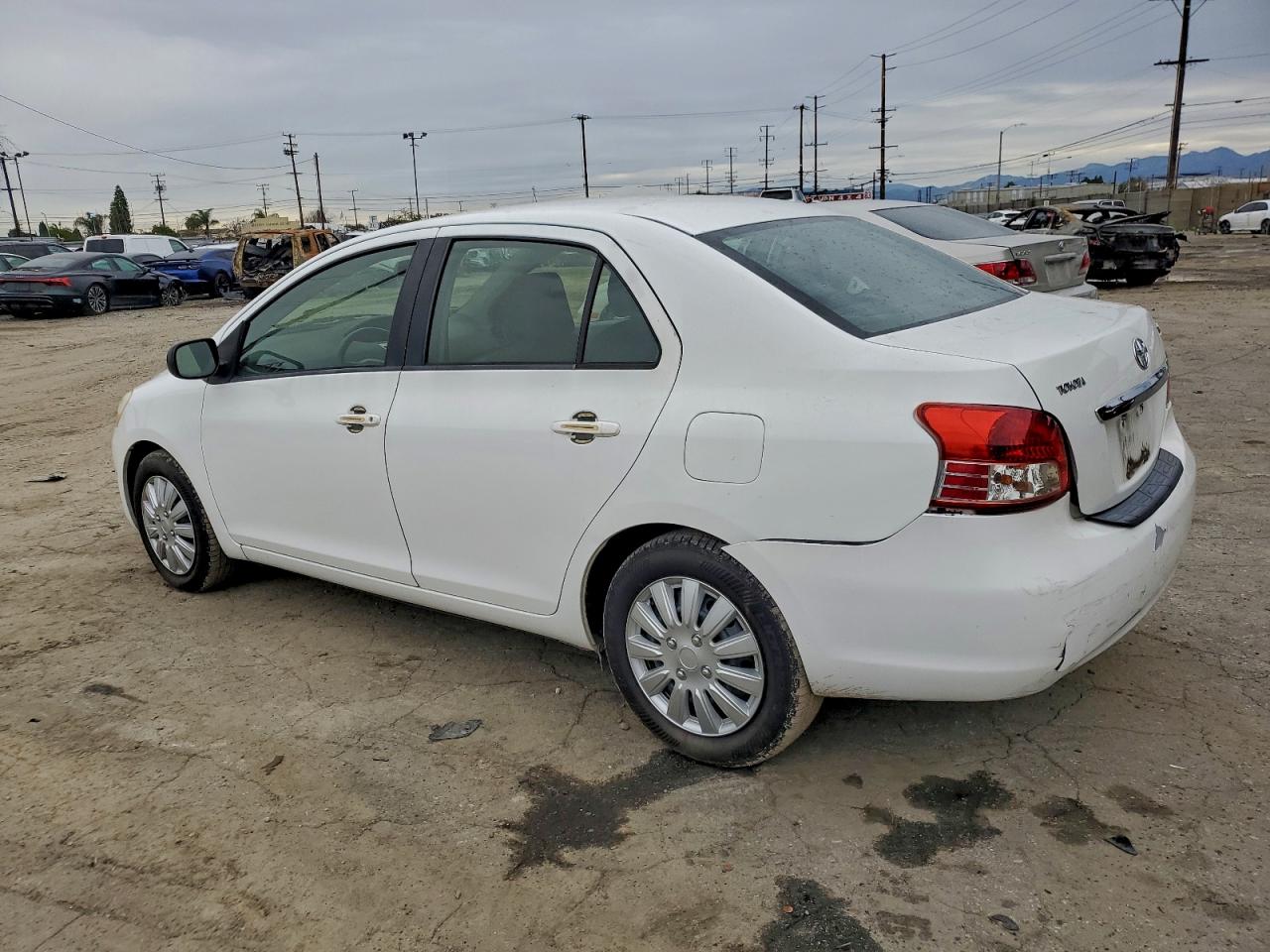 Toyota Yaris Image 12