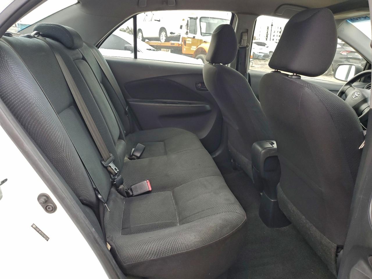 Toyota Yaris Image 9