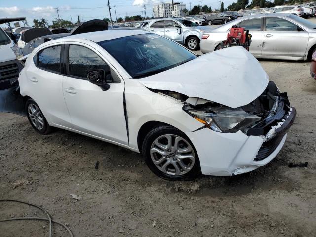 Toyota Yaris Image 2