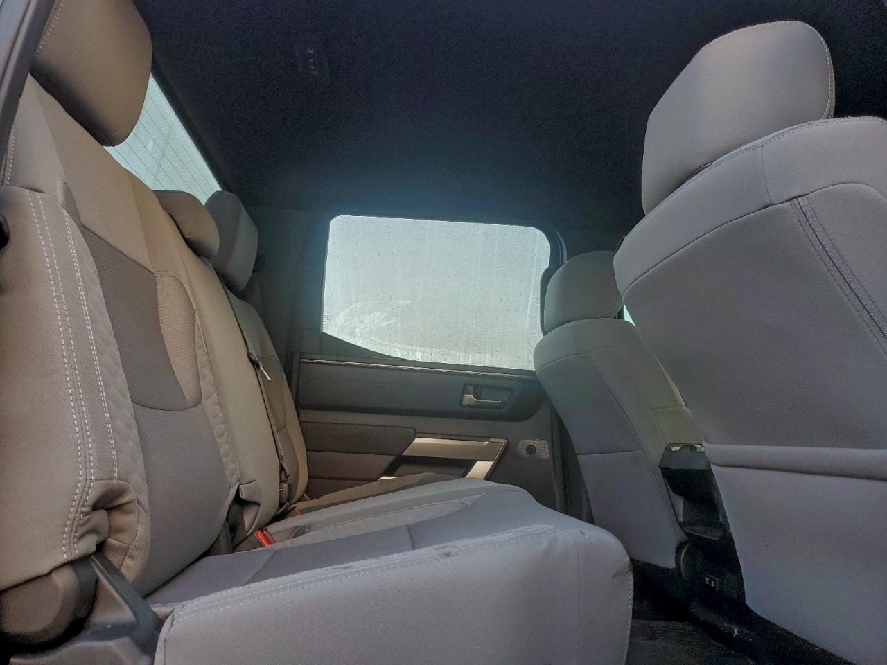 Toyota Tundra Crewmax Sr Image 8