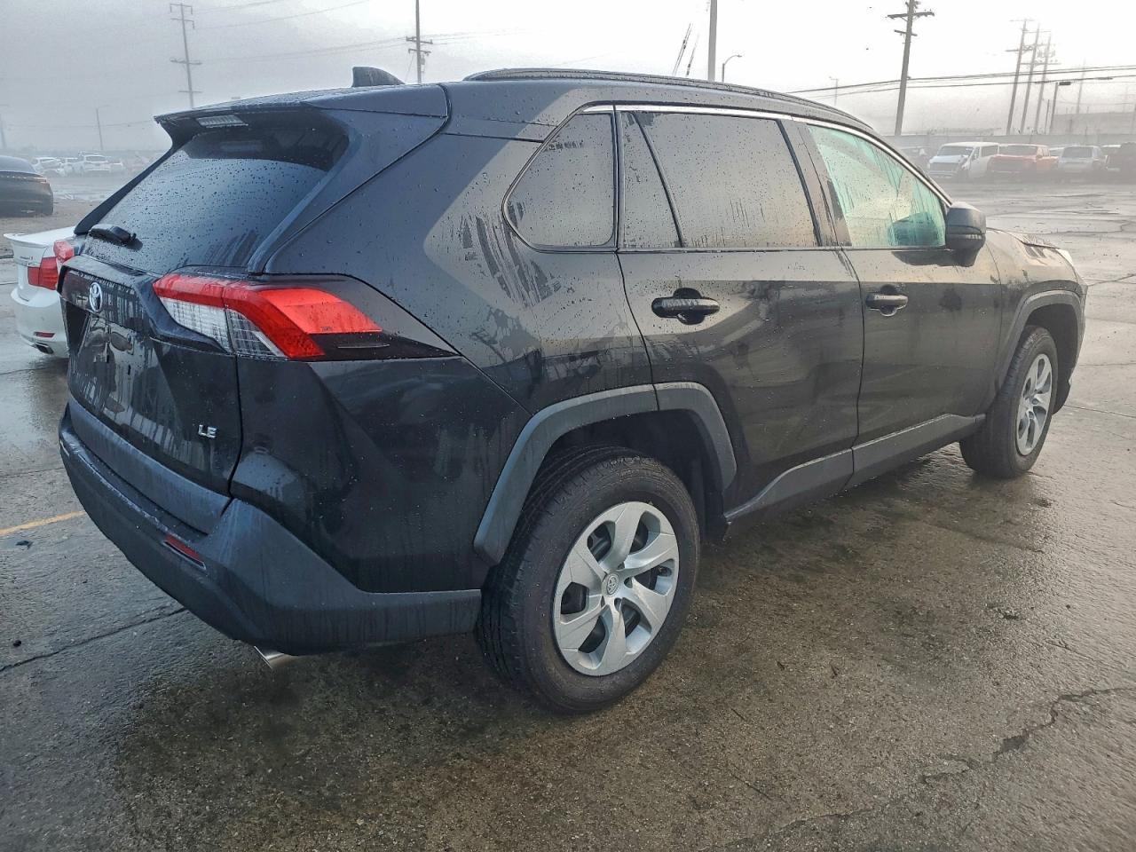 Toyota RAV4 Le Image 6